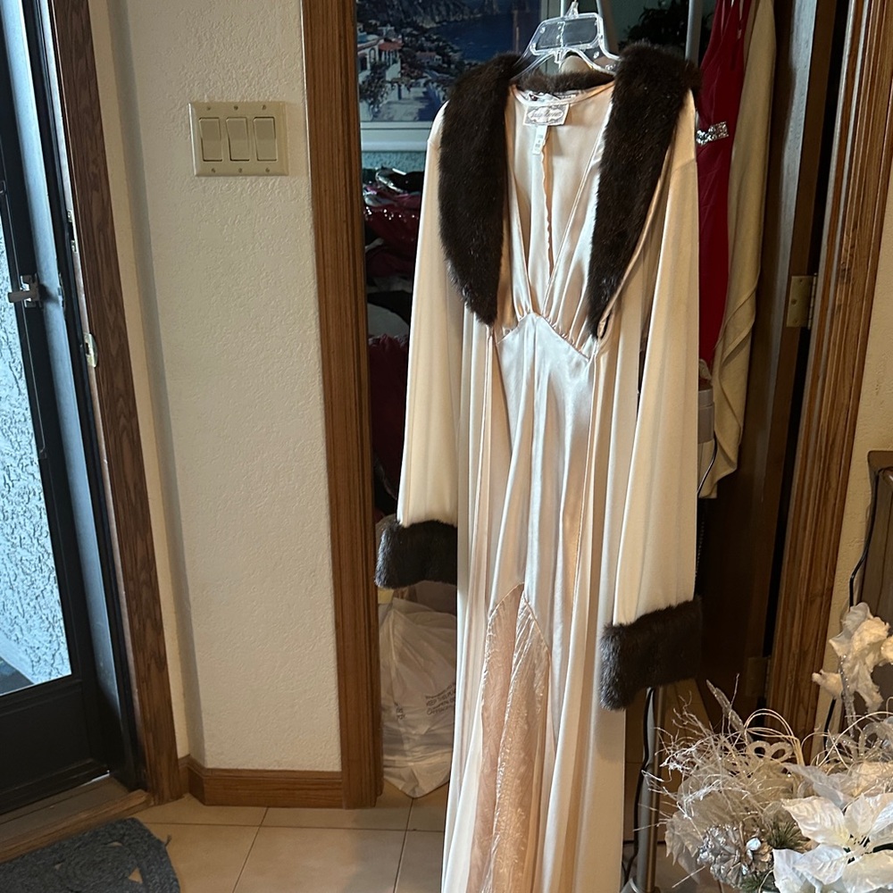 Vintage-Inspired Cream Satin Robe with Dark Brown Fur Trim